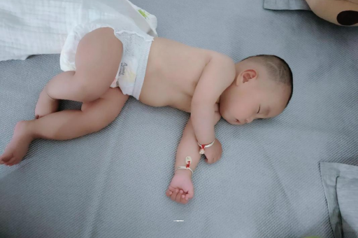 桂阳几个月宝宝会抬头